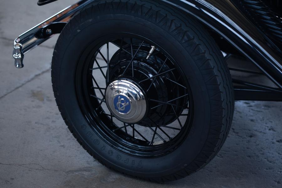  Ford V8 DeLuxe 3-Window Coupe 1932 года  (фото 17 из 23)